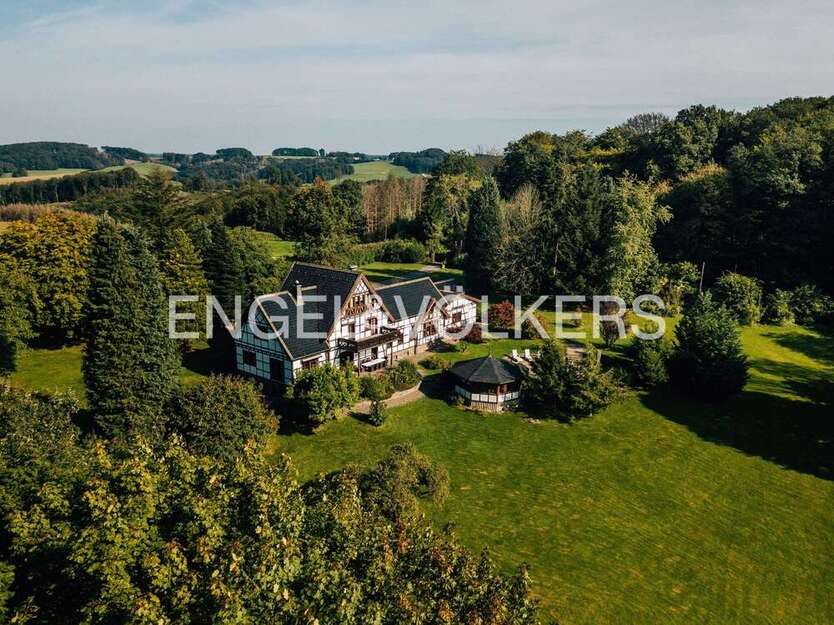 Haus zum Kaufen in Overath 1.950.000 € 260 m² 8 zimmer