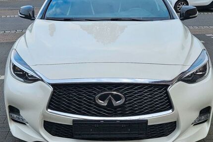 INFINITI Q30