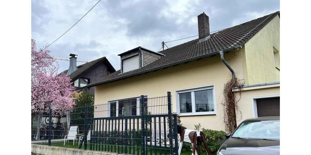 Dachgeschoßwohnung Bonn Gielgen - 3 Zimmer, 90 m&sup2;, 1.400&euro; | Angebot:25551562