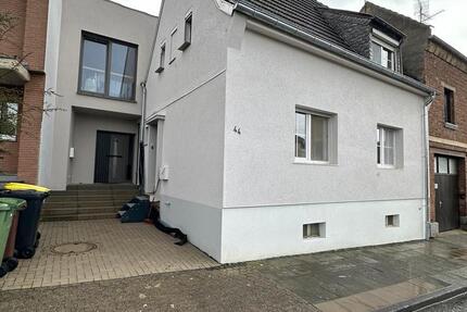 Haus Bornheim - 5 Zimmer, 250 m&sup2;, 880.000&euro; | Angebot:25637239