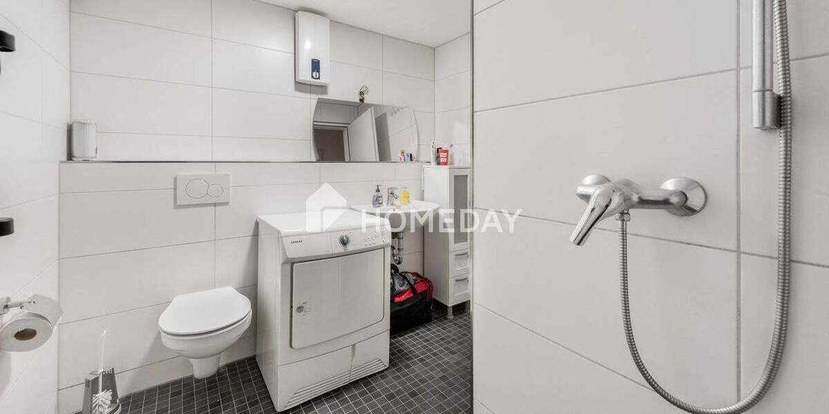 Helle 2-Zimmer-Hochparterrewohnung - frisch saniert, Stellplatz & Keller inklusive 2 zimmer