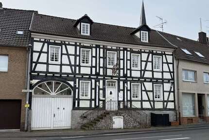 Haus zum Kaufen in Euskirchen 550.000 € 266 m²