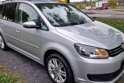 VW Touran 150.000 km 8.000 € Köln 51107