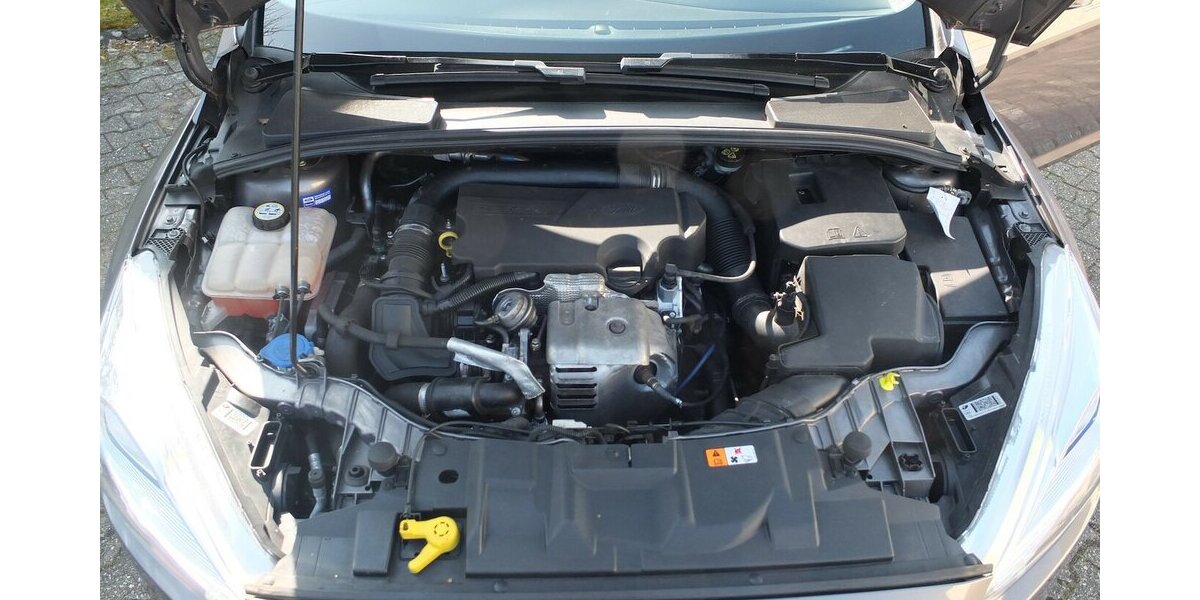 Ford Focus KLIMAUTOMATIK PARKPILOT 4-TÜRIG 118.919 km 6.998 € Köln 50858