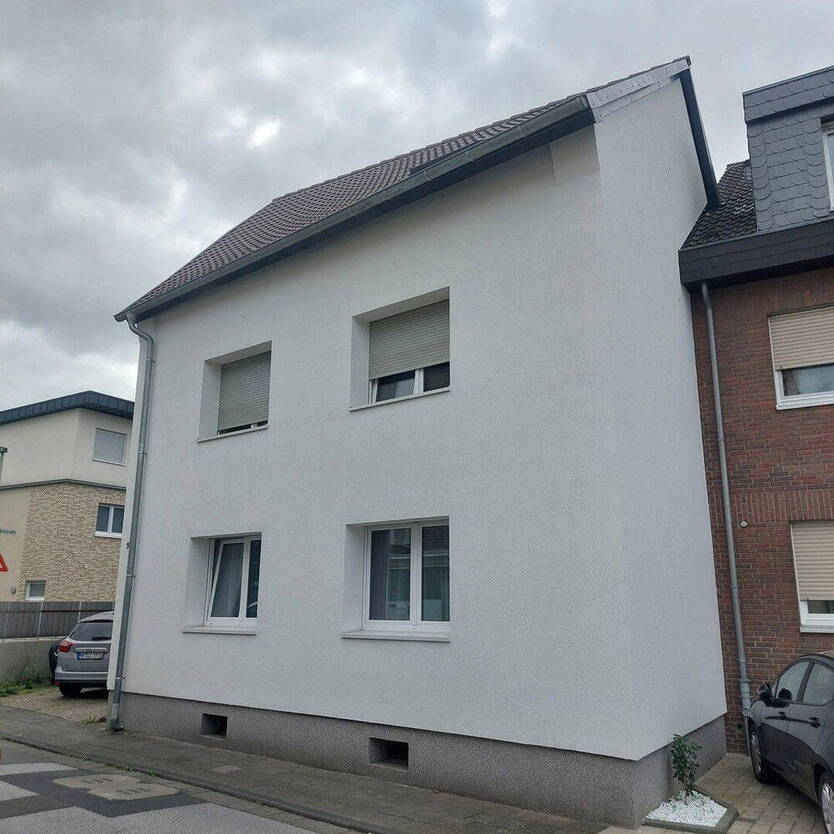 Modernisiertes Zweifamilienhaus