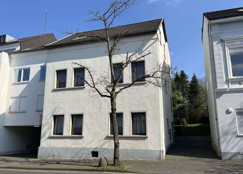 Haus zum Kaufen in Bad Honnef 450.000 € 195 m²