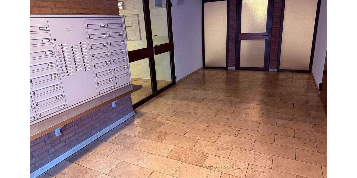 Etagenwohnung Köln Westhoven - 3 Zimmer, 96 m&sup2;, 1.400&euro; | Angebot:25361837