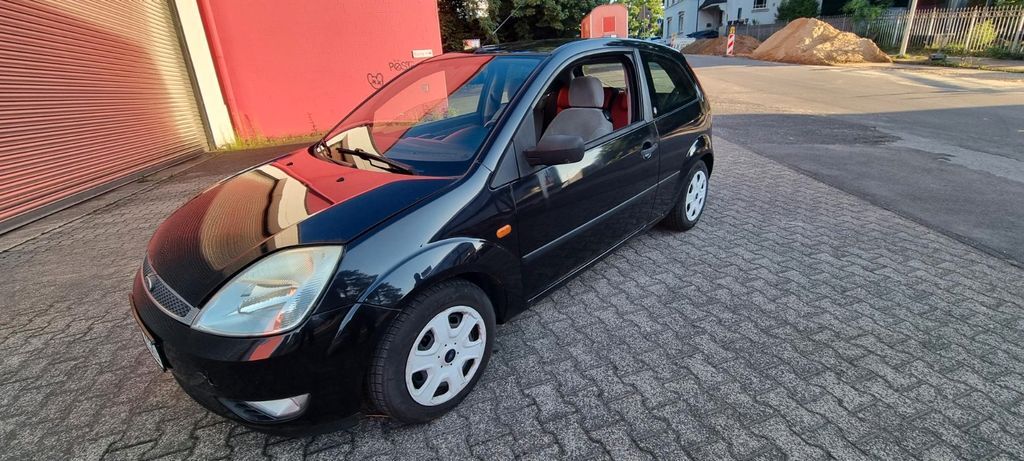 Ford Fiesta 208.000 km 600 € Solingen 42653