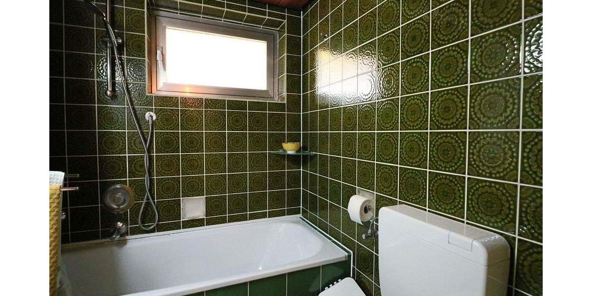 ***** 3-Familienhaus + zusätzlicher Bebauungsmöglichkeit - Erschließung aus Sackgasse***** 9 zimmer