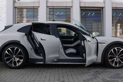 Porsche Taycan 33.000 km 75.500 &euro; Hürth (bei Köln) 50354