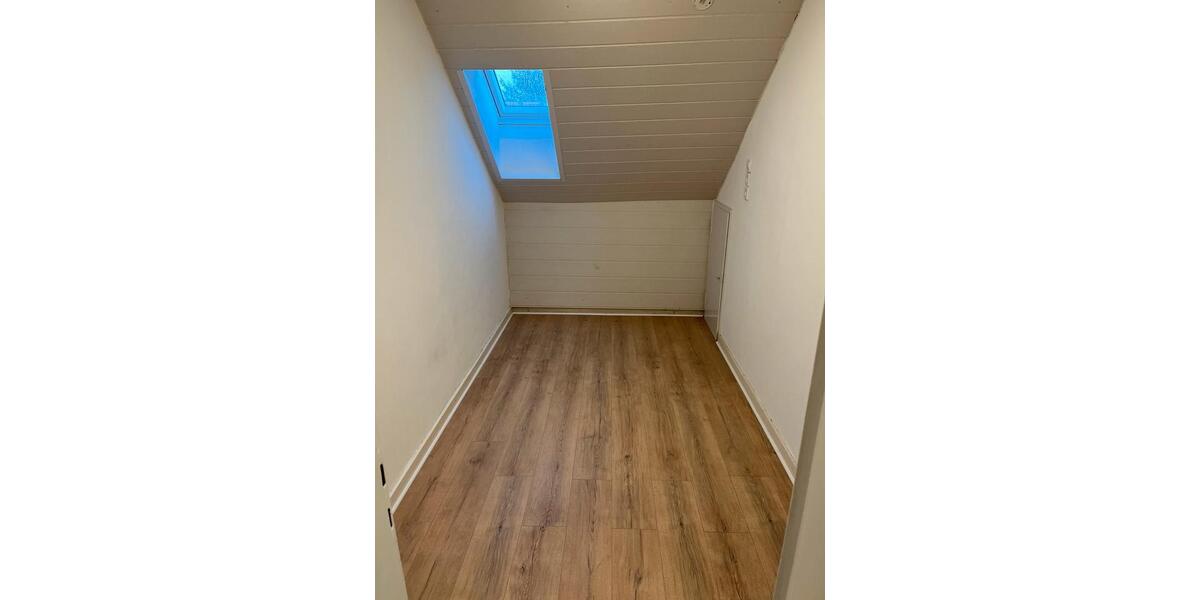 Dachgeschoßwohnung Bonn Tannenbusch - 2 Zimmer, 40 m&sup2;, 650&euro; | Angebot:26135839