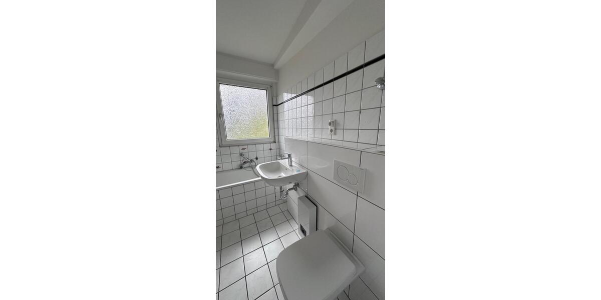 Etagenwohnung Solingen Aufderhöhe - 4 Zimmer, 102 m&sup2;, 850&euro; | Angebot:25439000