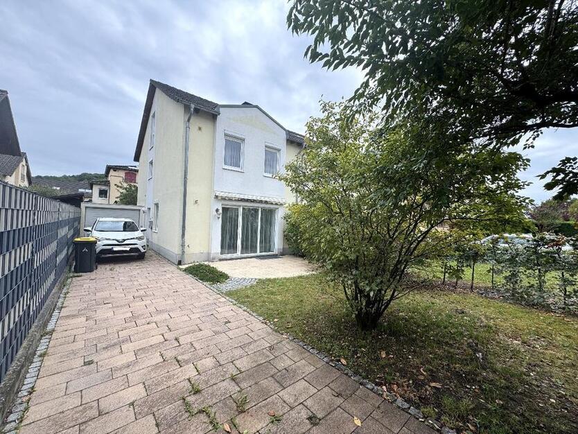1- Jahresvermietung - Vollständig möbliertes Einfamilienhaus mit Garten und hochwertiger Austattung!