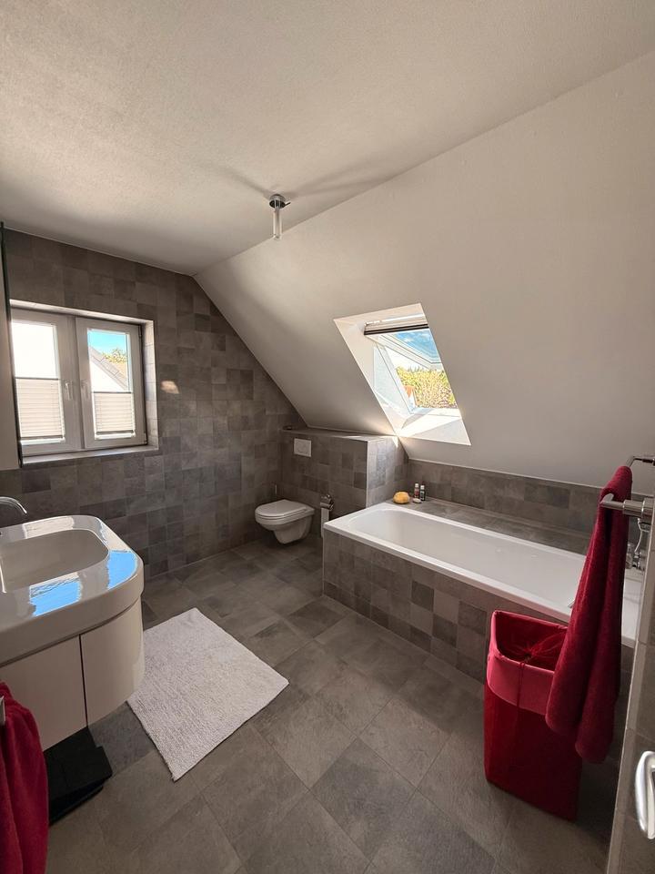 Courtagefreie 3-Zimmer-Wohnung mit Dachterrasse & Bulthaup-Küche