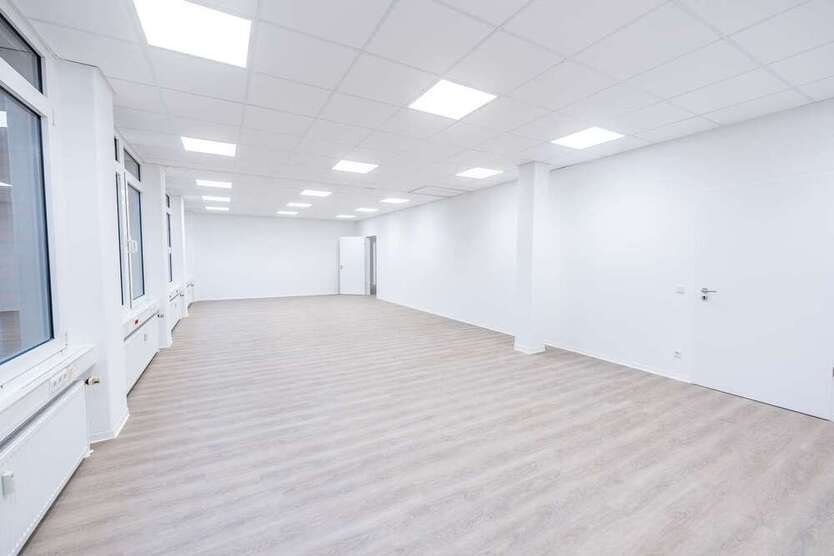 Büro in Hilden 8.241 € 1176 m²