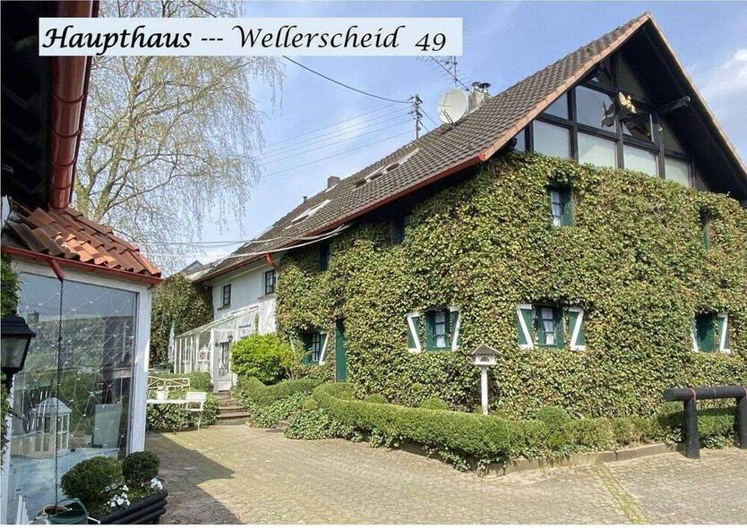 Romantisches Hofanwesen mit 4 Wohnhäuser, Reitplatz und Stall
