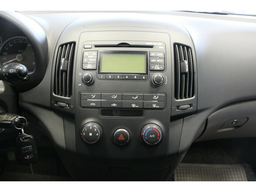 Hyundai i30 1.4 - WENIG KILOMETER - Klima - SHZ - 44.976 km 7.980 € Euskirchen 53881