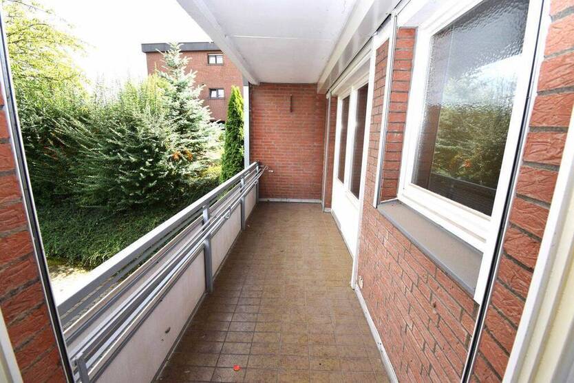 Schöne 4 Zi. Wohnung mit 2 Balkonen, zus. Hobbyraum, Garage u. Gartennutzung