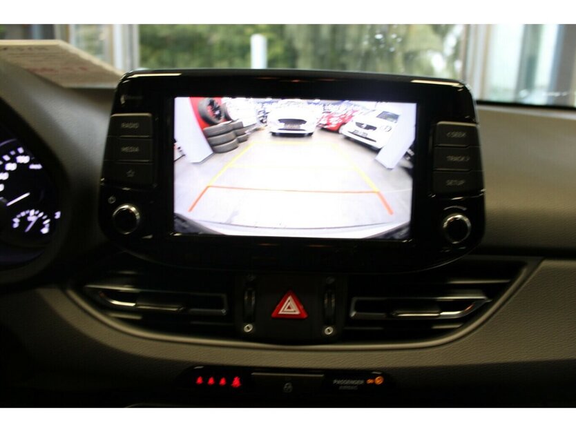 Hyundai i30 1.5 T-GDI 48V-Hybrid DCT 59.321 km 17.980 € Euskirchen 53881