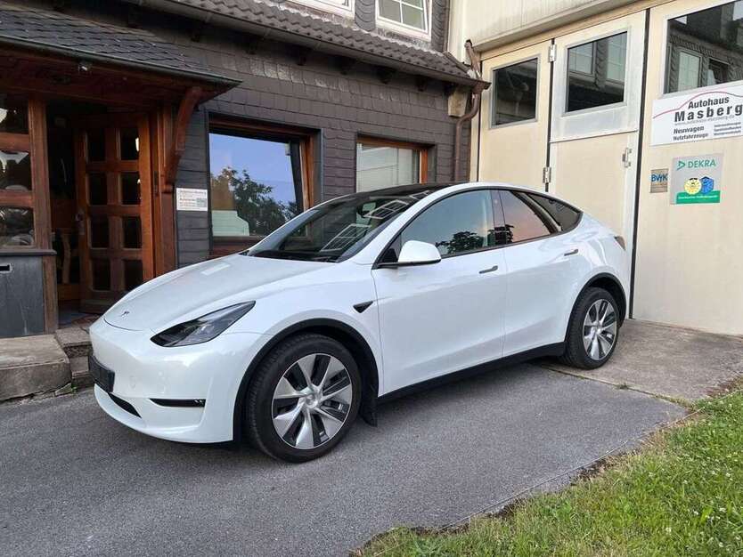 Tesla Model Y 10.953 km 35.900 € Solingen 42699