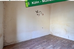 Entkernte Erdgeschoss-Wohnung mit eigenem Garten