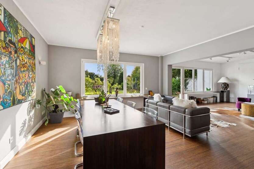 Haus zum Kaufen in Düsseldorf - Stockum 1.900.000 € 285 m² 7 zimmer