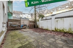 Entkernte Erdgeschoss-Wohnung mit eigenem Garten