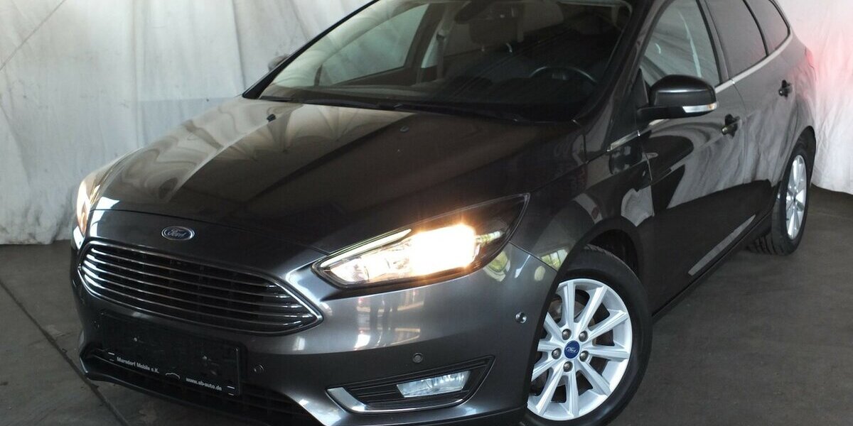 Ford Focus TITANIUM WM26: NAVI KLIMAAUTOM EINPARKHILFE 134.288 km 6.998 &euro; Köln 50858