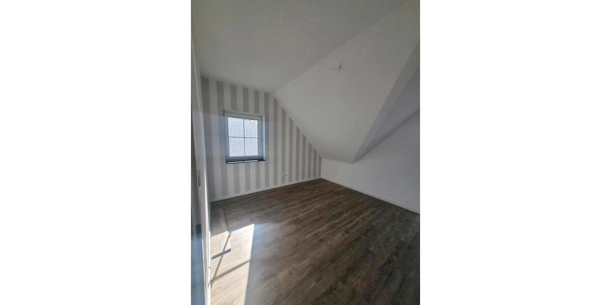 Einfamilienhaus Hennef (Sieg) - 5 Zimmer, 125 m&sup2;, 685.000&euro; | Angebot:26061061