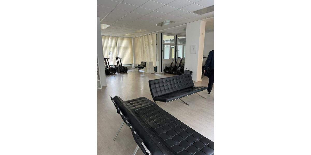 zentrales Helles Ladenlokal Büro nähe Rathausplatz zimmer