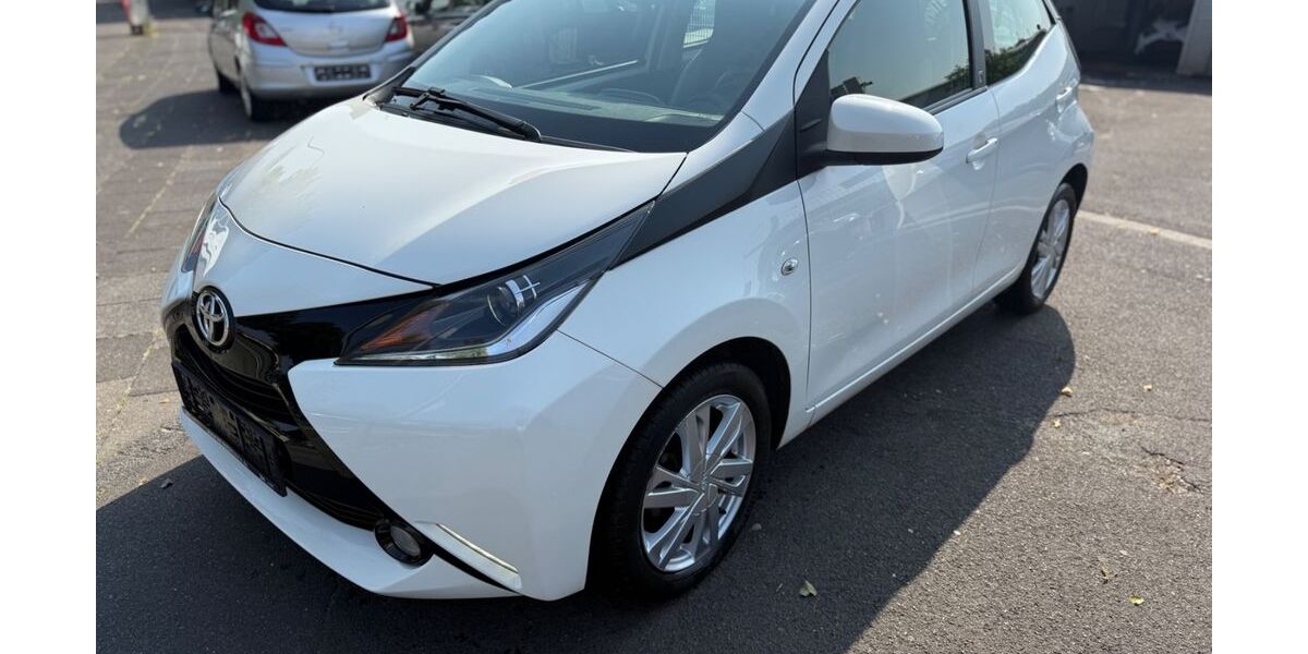 Toyota Aygo (X) 60.544 km 6.990 &euro; Köln 51109