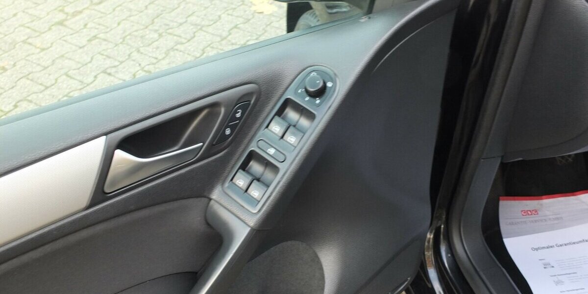 VW Golf 1.6TDi TEAM SHZ TEMPOMAT KLIMAAUTOMATIK 159.855 km 6.598 € Köln 50858