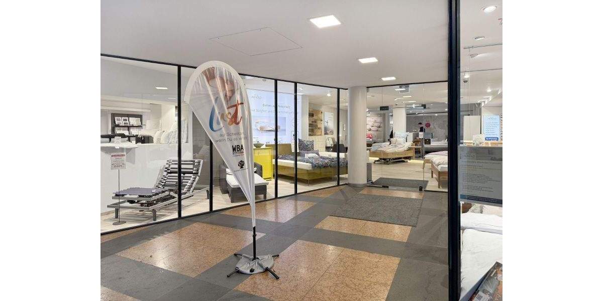 Ansprechendes Eckladenlokal in begehrter Lage zimmer