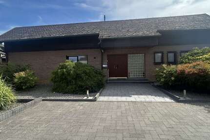 Haus zum Kaufen in Elsdorf 689.000 € 223 m² 5 zimmer