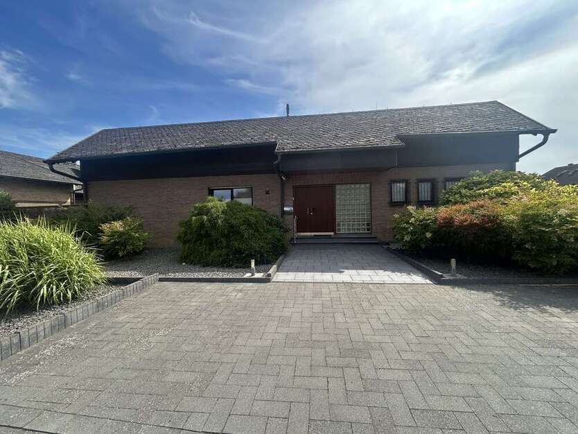 Haus zum Kaufen in Elsdorf 689.000 € 223 m² 5 zimmer
