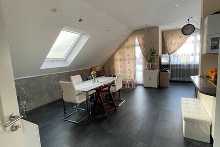 Moderne 3-Zimme-Dachgeschosswohnung mit Balkon in Solingen Wald zimmer