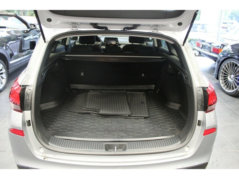 Hyundai i30 1.5 T-GDI 48V-Hybrid DCT 59.321 km 17.980 € Euskirchen 53881