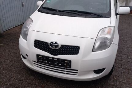 Toyota Yaris 75.000 km 3.200 &euro; Köln 51149