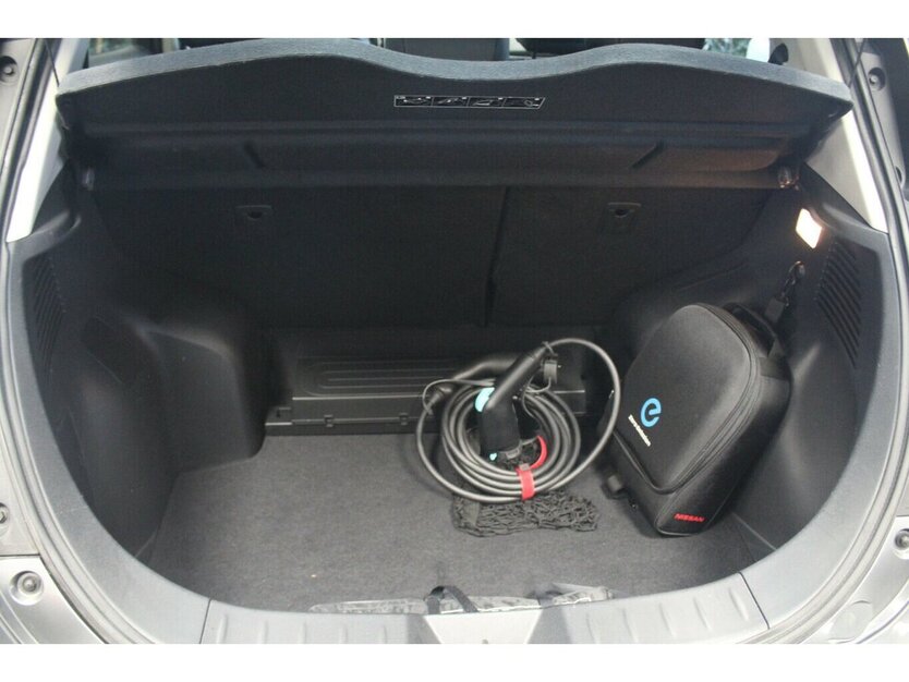 Nissan Leaf 30 kWh Tekna 360° 1.Hand 9.986 km 9.980 € Euskirchen 53881