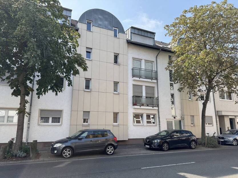 Helle 2 Zimmer Dachgeschoßwohnung mit Balkon und Tiefgaragenplatz