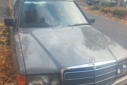 Mercedes-Benz 190 166.000 km 2.900 € Bonn 53227