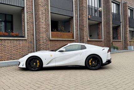 Ferrari 812 2.500 km 305.000 &euro; Köln 50733