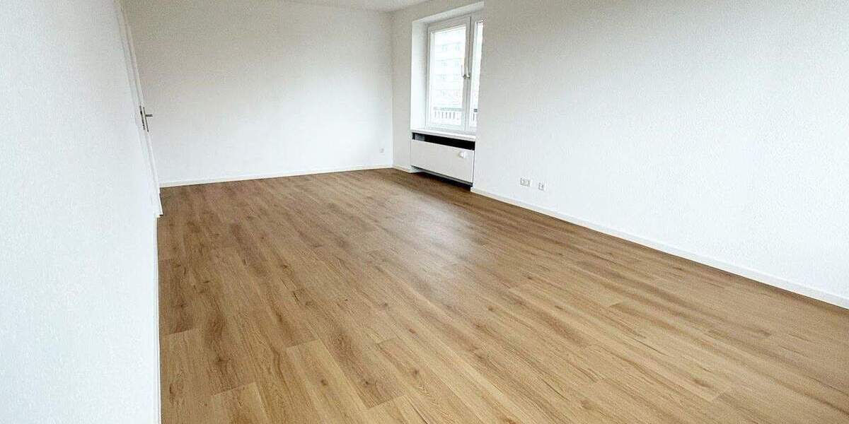 NEUES Bad* NEUER Boden* NEUES Wohngefühl* NEUE Einbauküche* 3 Zimmer + Balkon, Gäste-WC, Aufzug 3 zimmer
