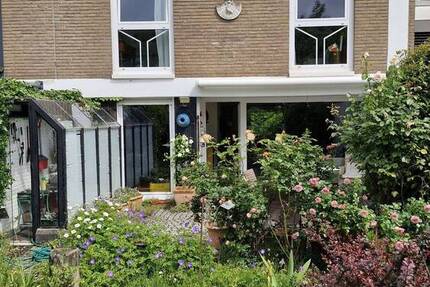 Idylisches Reihenhaus für Familie mit Garten und Garage