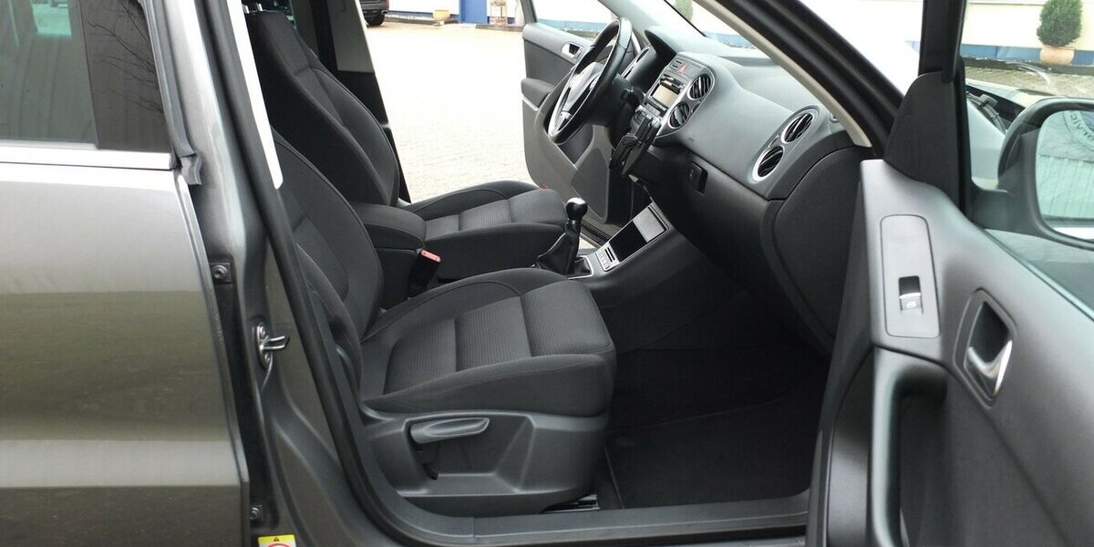 VW Tiguan TEAM orig.ATM ca 52 tkm XENON AHK PARKPILOT 112.432 km 10.598 &euro; Köln 50858