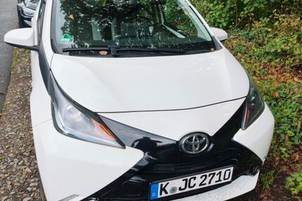 Toyota Aygo (X) 94.000 km 8.899 &euro; Rösrath 51503