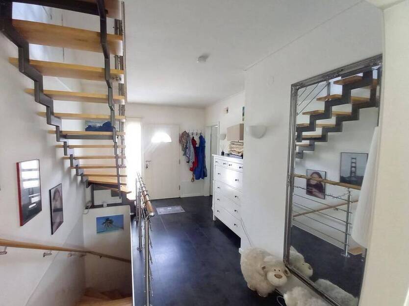 CITYHOUSE: Freistehendes Einfamilienhaus mit Traumgarten, Wintergarten, Kamin, Sauna und Garage