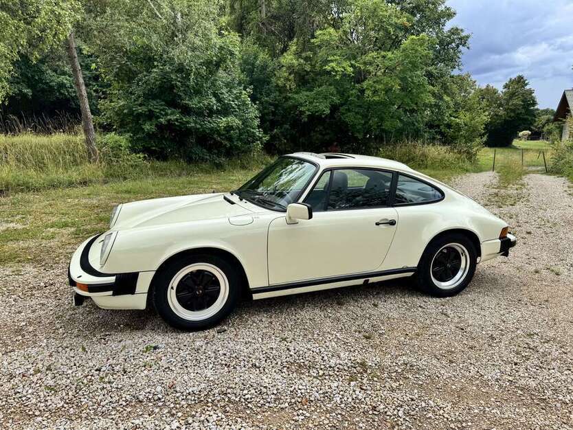 911