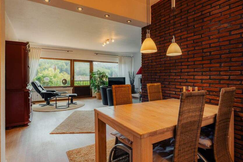 Doppelhaushälfte mit drei separaten Wohneinheiten im Grünen 7 zimmer