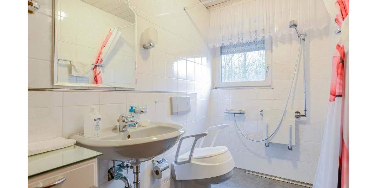 Mehrfamilienhaus, Wohnhaus Leverkusen Lützenkirchen - 6 Zimmer, 146 m&sup2;, 550.000&euro; | Angebot:23986761